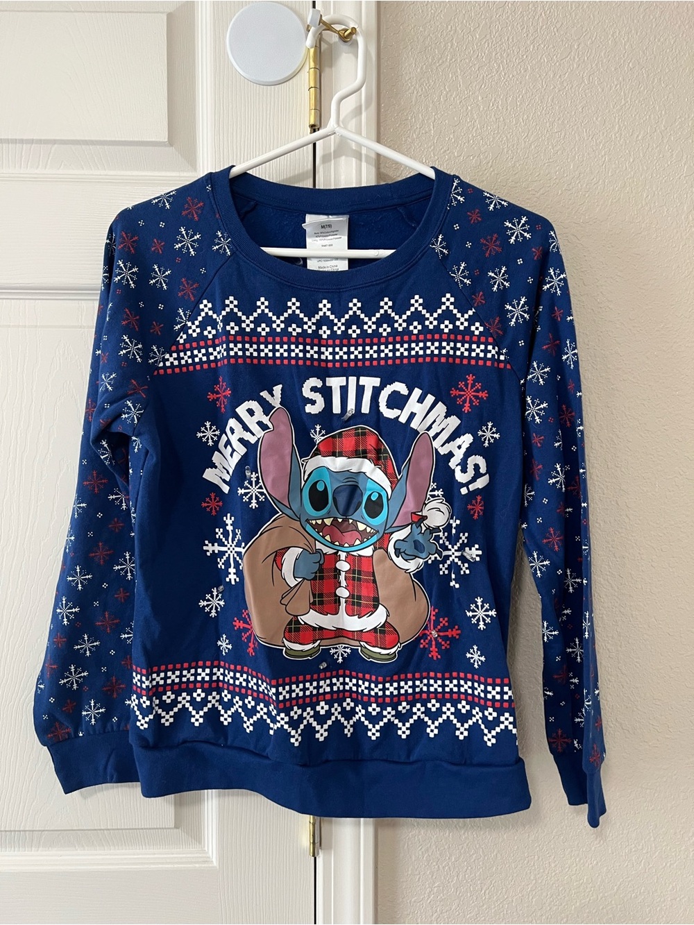 Disney Stitch Merry Stitchmas Christmas Sweatshirt Juniors M (7/9)